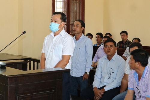 2 cựu chủ tịch xã lĩnh án vì lập khống hồ sơ, chiếm đoạt hàng trăm triệu đồng