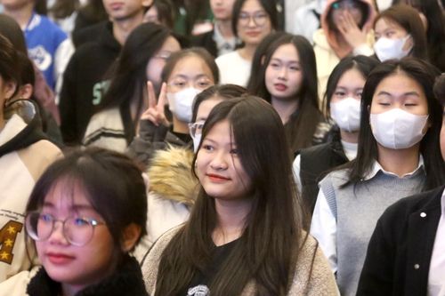 Cạnh tranh khốc liệt, trường đại học mời học sinh đến làm '1 ngày là sinh viên'