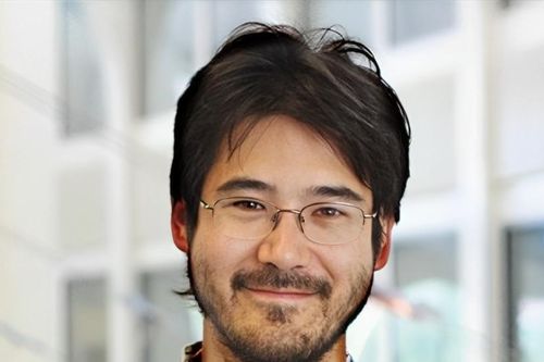Nam sinh IQ cao hơn Albert Einstein, giành Huy chương Vàng Olympic năm 13 tuổi