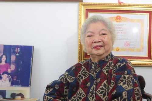 Cuộc sống ở tuổi 87 của nghệ sĩ Lê Mai vừa được phong NSƯT