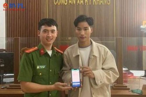 Tự dưng được chuyển khoản 200 triệu, nam sinh lớp 12 vội vàng báo Công an