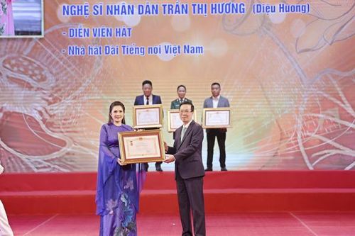 NSND Diệu Hương: Hà Nội dang rộng vòng tay đón cuộc đời tôi