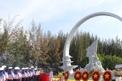 Tưởng nhớ 64 cán bộ, chiến sỹ hải quân hy sinh để bảo vệ đảo Gạc Ma