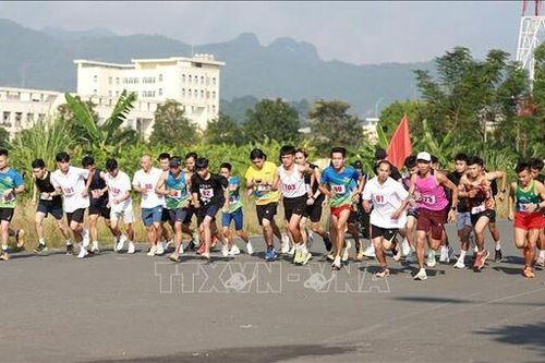 Hơn 2.200 người thi chạy địa hình đường mòn ở Mai Châu (Hòa Bình)