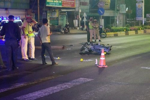 Bình Phước: Xe máy tông vào xe khách giường nằm, 1 người tử vong