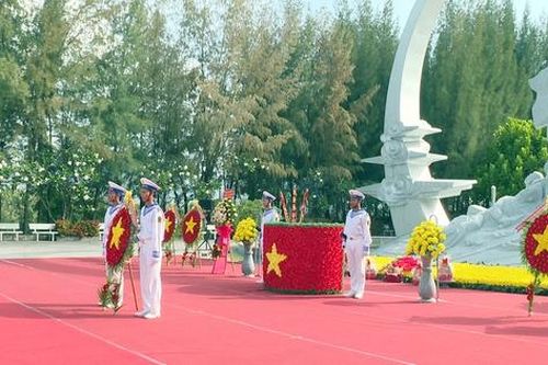 Bộ đội Hải quân tri ân, tưởng niệm các Anh hùng liệt sĩ Gạc Ma
