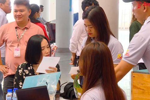 Doanh nghiệp 'rục rịch' tuyển lao động trở lại