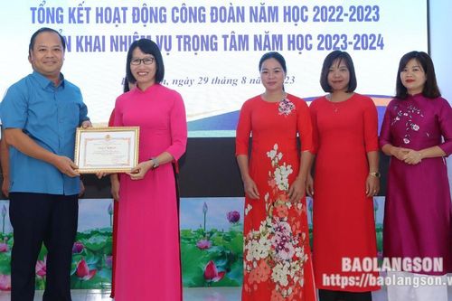 Ghi nhận từ phong trào thi đua 'Giỏi việc trường - Đảm việc nhà'