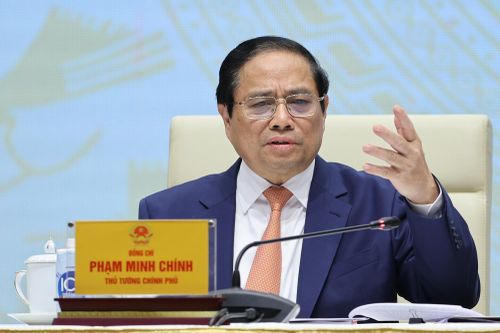 Thủ tướng: Phấn đấu giảm mặt bằng lãi suất, tiếp tục cơ cấu giãn nợ
