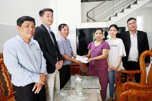 Con gái cựu binh Gạc Ma nhận học bổng toàn phần của Trường Đại học Duy Tân