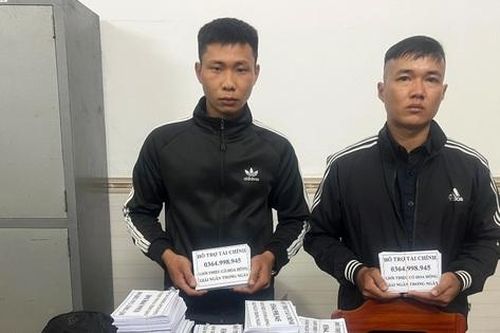 Bắt 3 đối tượng rải tờ rơi cho vay nặng lãi