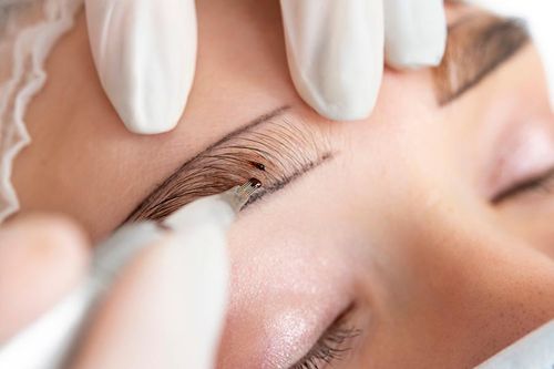 Những rủi ro liên quan đến phun xăm chân mày