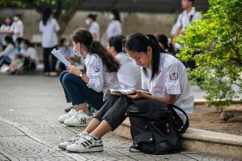Phí giữ chỗ lớp 10 đắt đỏ, phụ huynh vẫn sẵn sàng 'cọc' để mua yên tâm