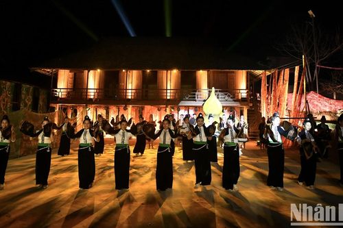 Hấp dẫn show diễn thực cảnh 'Huyền tích U-Va'