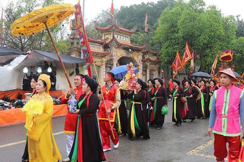 Đến hội làng Diềm, nhớ về Thủy tổ quan họ