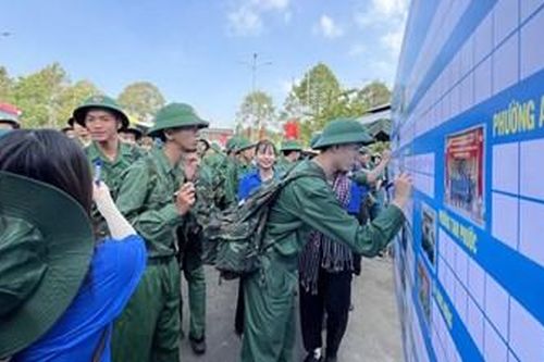 Hiểu rõ pháp luật, tự giác, tình nguyện nhập ngũ