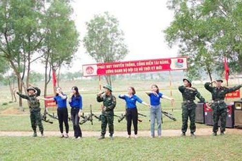Huyện Cam Lộ, tỉnh Quảng Trị: 'Chia nắng thao trường' động viên bộ đội