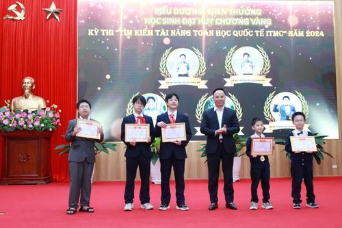 Hà Nội khen thưởng học sinh đạt thành tích cao trong kỳ thi Toán quốc tế
