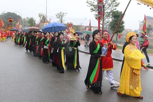 Lễ hội làng Diềm hút khách bằng không gian 'đậm đặc' chất quan họ