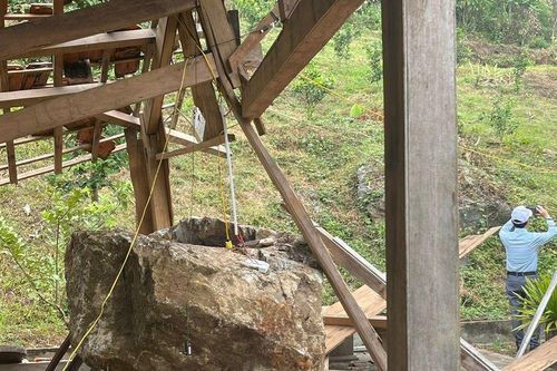 Nhà máy xi măng nổ mìn khai thác đá làm sập nhà dân ở Quảng Nam