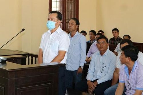 Hai cựu chủ tịch xã lãnh án vì tham ô tài sản