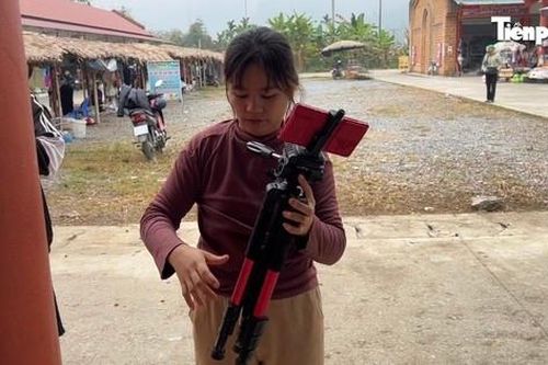 Vào 'làng tỉ phú' tại Tuyên Quang xem YouTuber quay video kiếm tiền