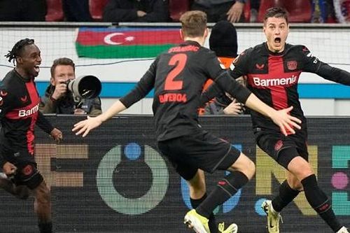 Leverkusen 'lội ngược dòng' không tưởng trước Qarabag