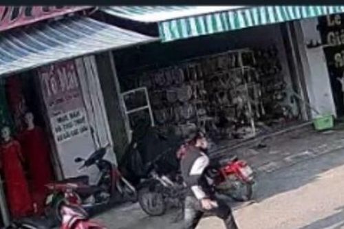 Tạm giam đối tượng vờ mua vàng rồi cướp giật