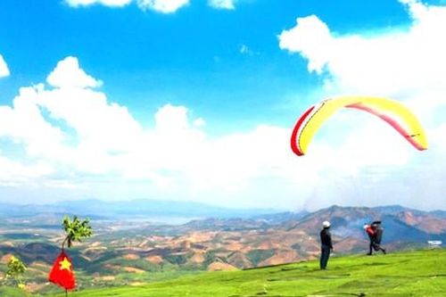 130 vận động viên sẽ bay dù qua thung lũng ở Kon Tum