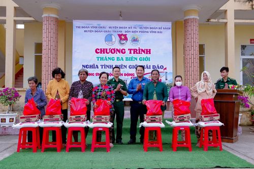 Những hoạt động ý nghĩa trong chương trình 'Tháng Ba biên giới'