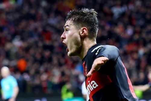 Leverkusen ngược dòng khó tin vào tứ kết Europa League
