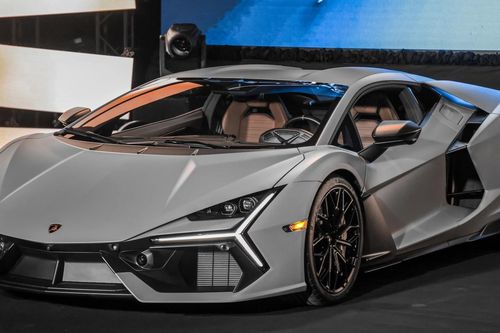 Siêu xe hybrid Lamborghini Revuelto trên 40 tỷ sắp về tay đại gia Minh Nhựa?