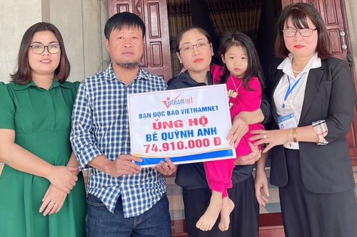 Trao gần 75 triệu đồng tới bé Quỳnh Anh mắc bệnh u máu ở Hà Tĩnh