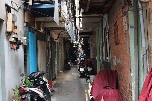 Cuộc sống chật vật, khó khăn của người dân trong khu ổ chuột Mả Lạng