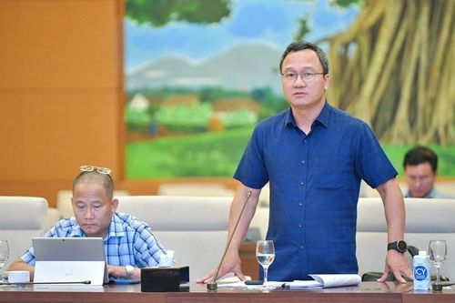 Đề xuất người dưới 18 tuổi đi xe máy điện phải có bằng lái