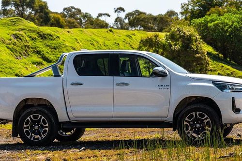 Hẩm hiu bán tải Toyota Hilux, Mazda BT-50 không khách nào mua trong cả tháng qua