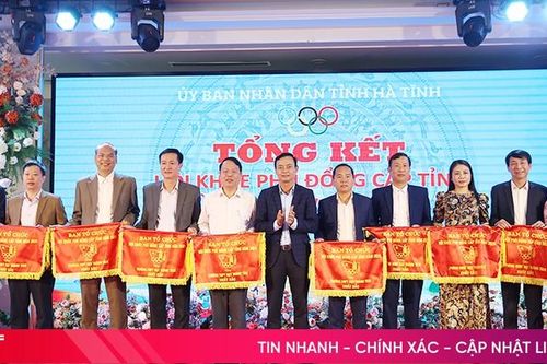 Trao thưởng 8 đơn vị và 14 VĐV xuất sắc tại Hội khỏe Phù Đổng Hà Tĩnh