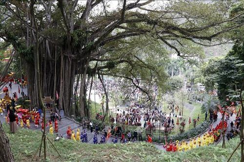 Gỡ bỏ 'tính mùa vụ' cho du lịch tâm linh ở Hà Nội