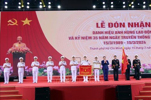 Tân cảng Sài Gòn đón nhận danh hiệu Anh hùng Lao động