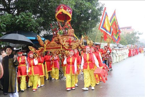 Đầu Xuân về lễ hội làng Diềm tưởng nhớ thủy tổ Quan họ