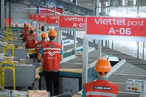 Vừa chào sàn, cổ phiếu 'tân binh' của HoSE tăng trần liên tiếp