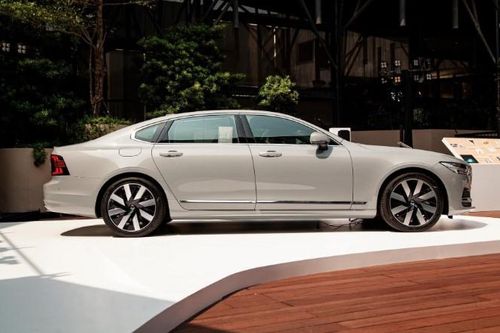 Volvo S90 Recharge ra mắt tại Việt Nam, tiêu thụ xăng ít hơn xe máy, giá 2,89 tỷ đồng