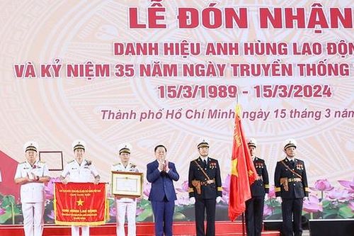 Đón nhận danh hiệu Anh hùng Lao động, Tân Cảng Sài Gòn ủng hộ 5 tỷ đồng vào Quỹ 'Vì người nghèo'