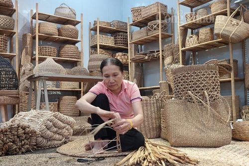 Bài 2: Nỗ lực, đổi mới đưa sản phẩm làng nghề ra thị trường lớn