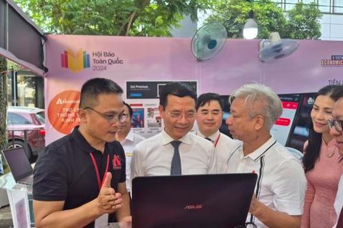 Trải nghiệm 'Trợ lý thông tin kinh tế - Askonomy' tại Hội báo toàn quốc 2024