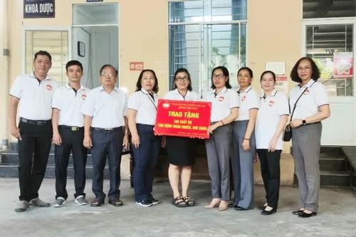 Mặt trận phường Vĩnh Phước trao 200 suất ăn từ thiện cho bệnh nhân nghèo