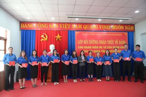 Bế mạc lớp bồi dưỡng nhận thức về Đảng cho các đoàn viên ưu tú