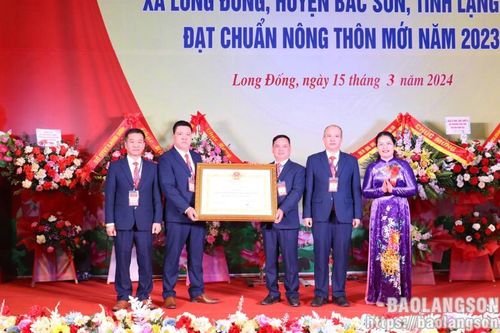 Xã Long Đống đón bằng công nhận xã đạt chuẩn nông thôn mới