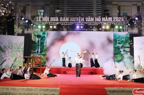 Khai mạc Lễ hội Hoa ban huyện Vân Hồ năm 2024