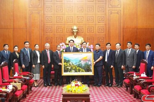 Đoàn công tác tỉnh U Đôm Xay chào xã giao lãnh đạo tỉnh Sơn La
